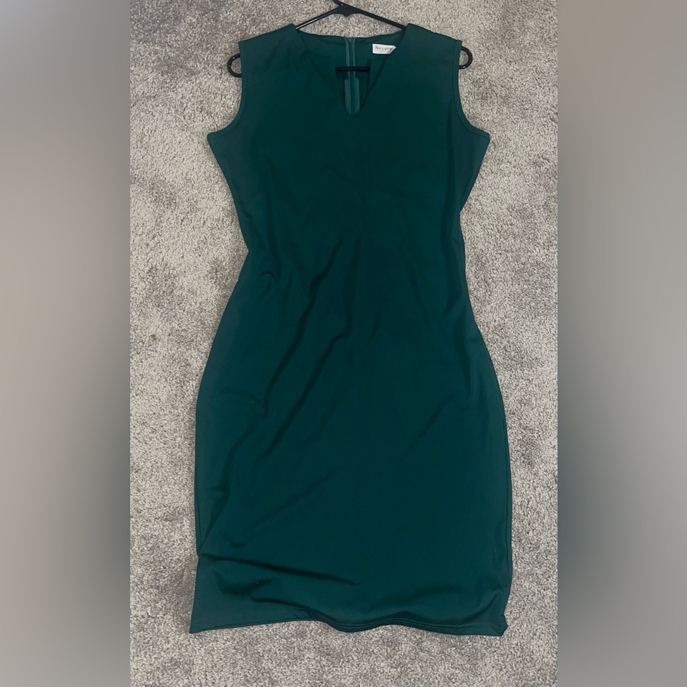 Beautiful Green Sleeveless Dress in great condition with zipper closure on back!